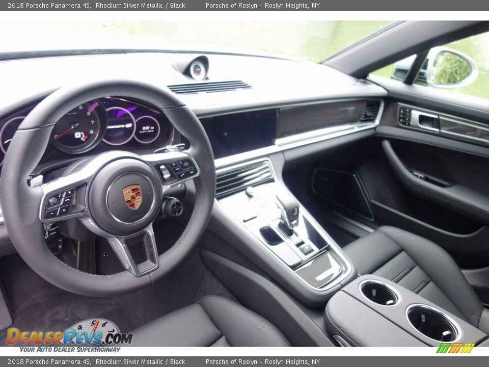 Dashboard of 2018 Porsche Panamera 4S Photo #10
