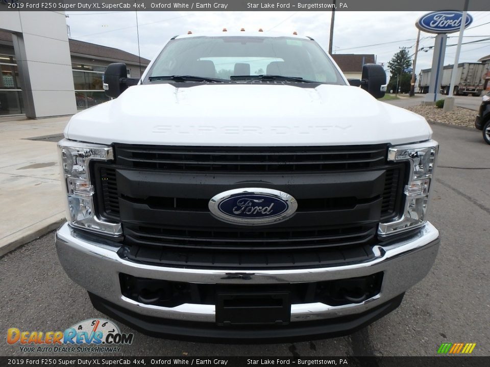2019 Ford F250 Super Duty XL SuperCab 4x4 Oxford White / Earth Gray Photo #2