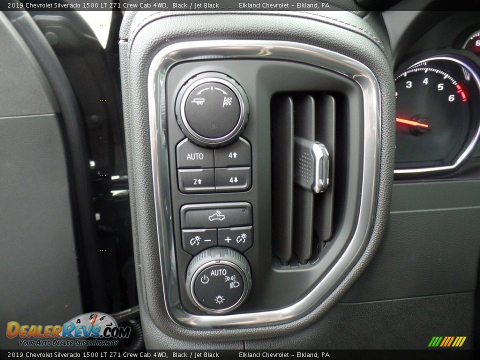 Controls of 2019 Chevrolet Silverado 1500 LT Z71 Crew Cab 4WD Photo #25