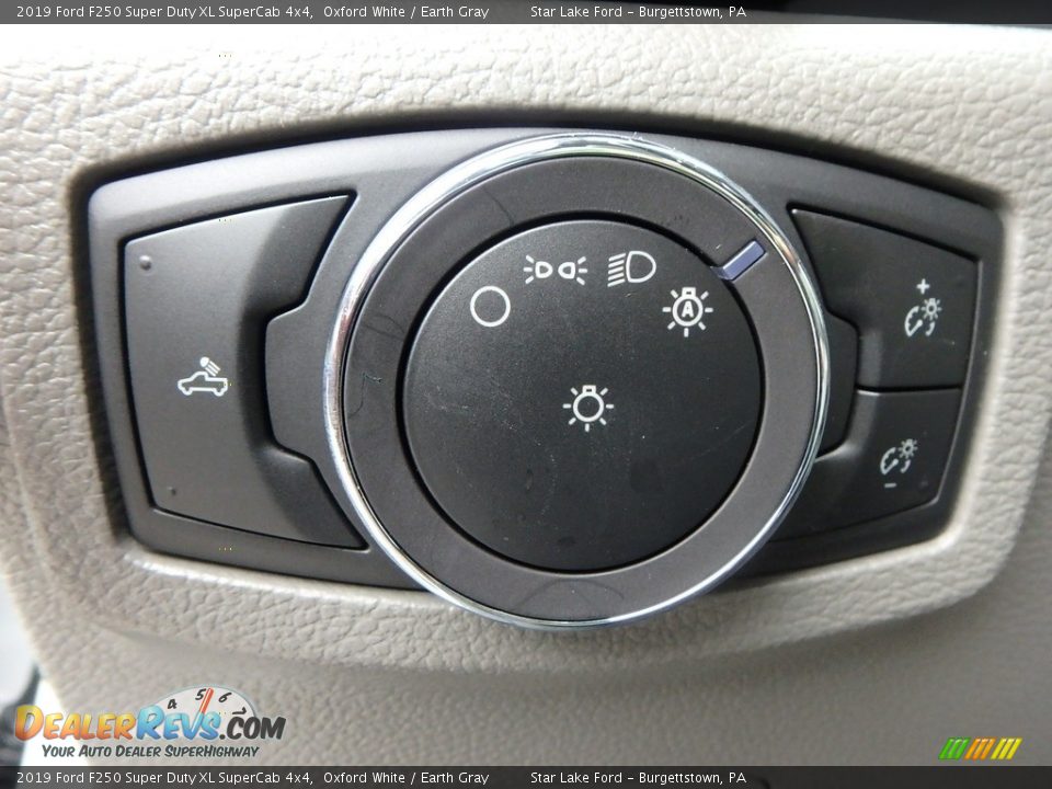 2019 Ford F250 Super Duty XL SuperCab 4x4 Oxford White / Earth Gray Photo #16