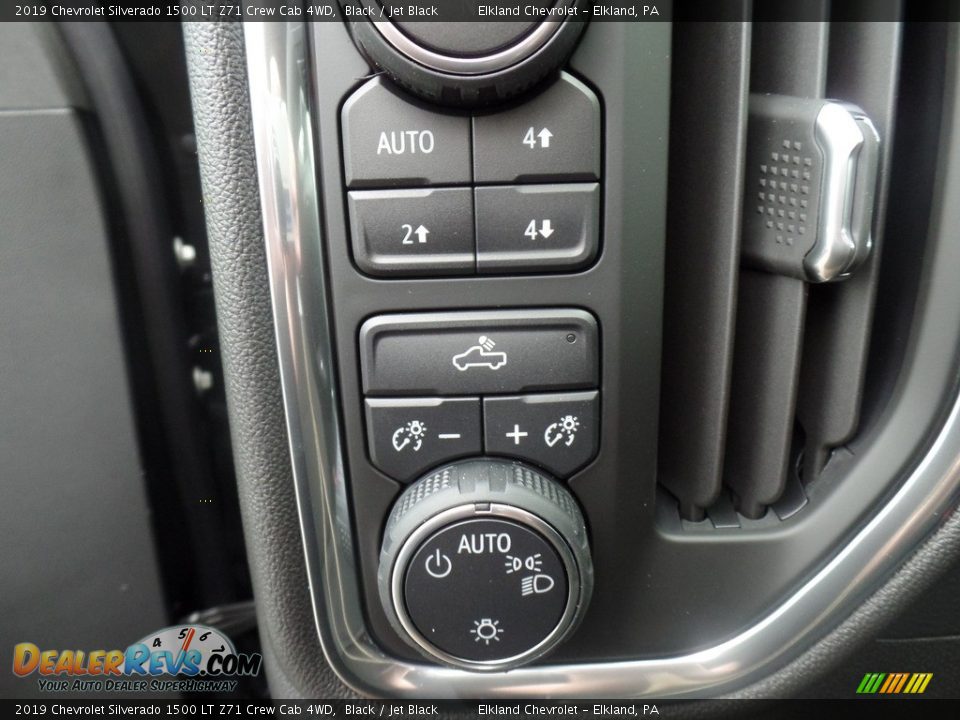 Controls of 2019 Chevrolet Silverado 1500 LT Z71 Crew Cab 4WD Photo #26