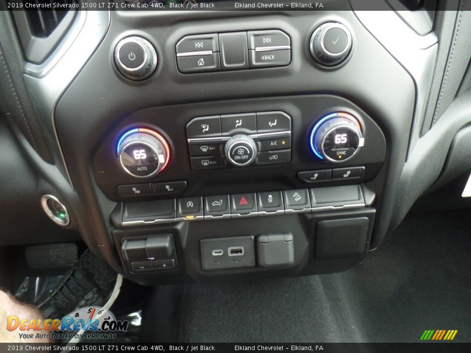 Controls of 2019 Chevrolet Silverado 1500 LT Z71 Crew Cab 4WD Photo #33