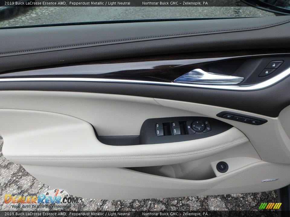 Door Panel of 2019 Buick LaCrosse Essence AWD Photo #13