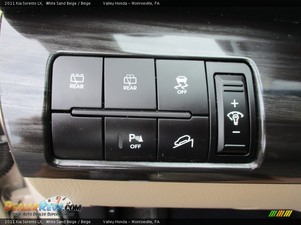 2011 Kia Sorento LX White Sand Beige / Beige Photo #18