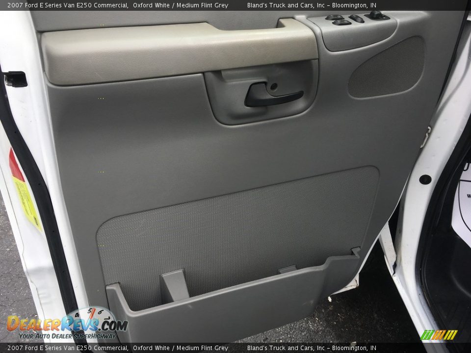2007 Ford E Series Van E250 Commercial Oxford White / Medium Flint Grey Photo #29