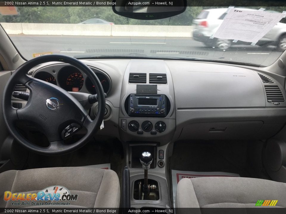 2002 Nissan Altima 2.5 S Mystic Emerald Metallic / Blond Beige Photo #13