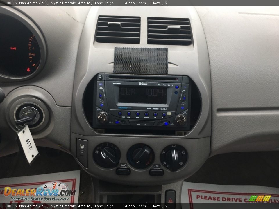 2002 Nissan Altima 2.5 S Mystic Emerald Metallic / Blond Beige Photo #14