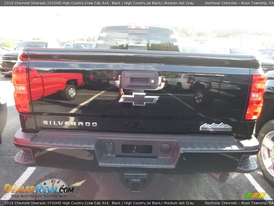 2019 Chevrolet Silverado 3500HD High Country Crew Cab 4x4 Black / High Country Jet Black/­Medium Ash Gray Photo #3