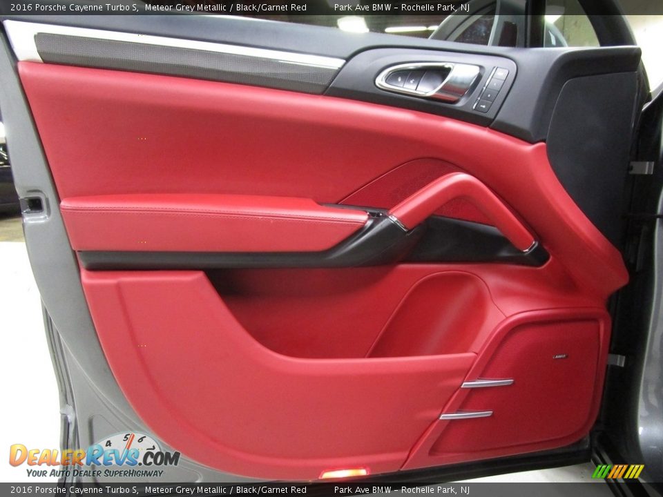 Door Panel of 2016 Porsche Cayenne Turbo S Photo #10
