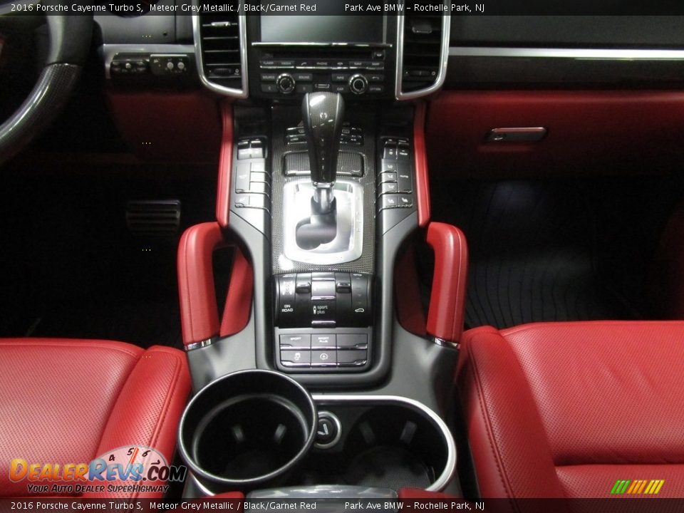 Controls of 2016 Porsche Cayenne Turbo S Photo #30