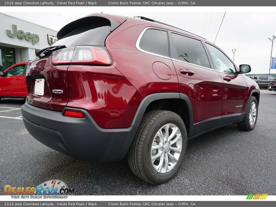 2019 Jeep Cherokee Latitude Velvet Red Pearl / Black Photo #10