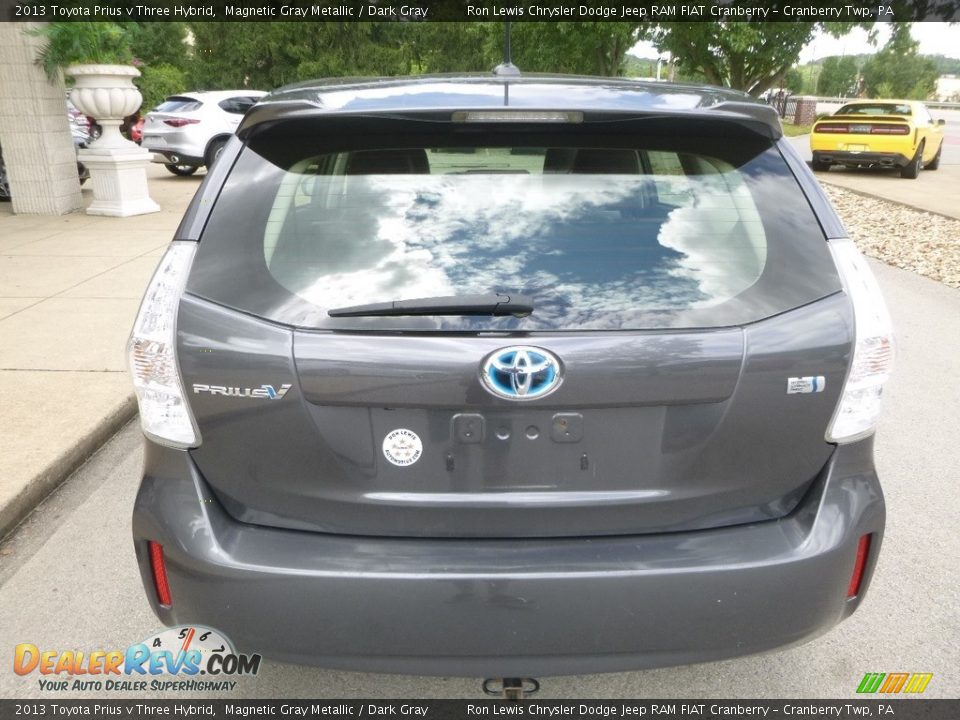 2013 Toyota Prius v Three Hybrid Magnetic Gray Metallic / Dark Gray Photo #8