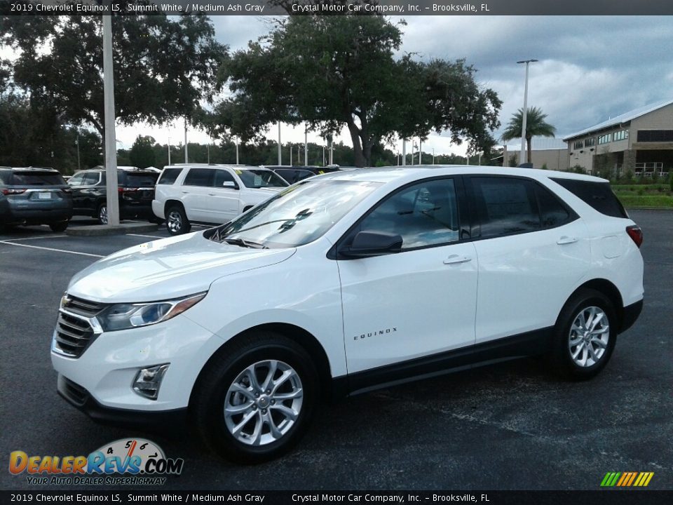 Front 3/4 View of 2019 Chevrolet Equinox LS Photo #1