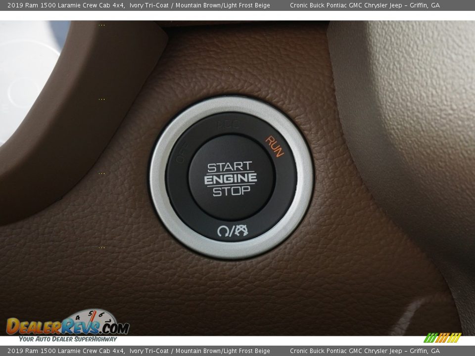 2019 Ram 1500 Laramie Crew Cab 4x4 Ivory Tri–Coat / Mountain Brown/Light Frost Beige Photo #8