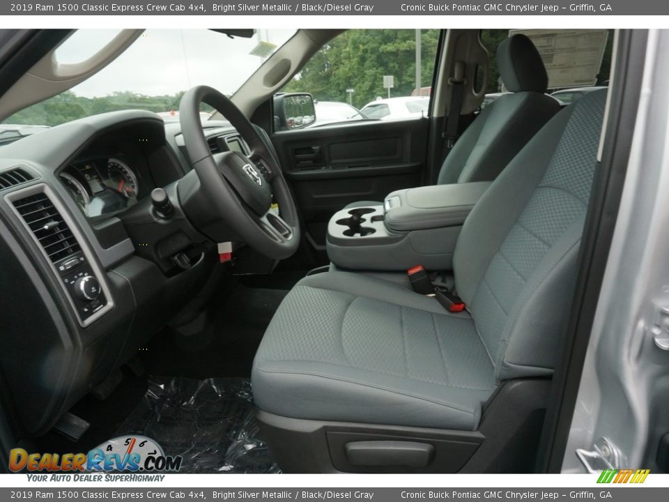 2019 Ram 1500 Classic Express Crew Cab 4x4 Bright Silver Metallic / Black/Diesel Gray Photo #4