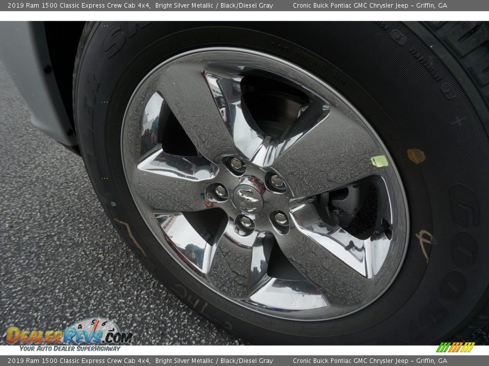 2019 Ram 1500 Classic Express Crew Cab 4x4 Bright Silver Metallic / Black/Diesel Gray Photo #8
