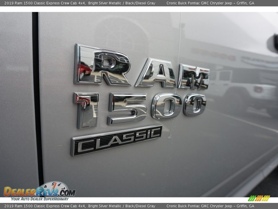 2019 Ram 1500 Classic Express Crew Cab 4x4 Bright Silver Metallic / Black/Diesel Gray Photo #9