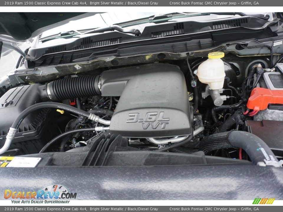 2019 Ram 1500 Classic Express Crew Cab 4x4 Bright Silver Metallic / Black/Diesel Gray Photo #10