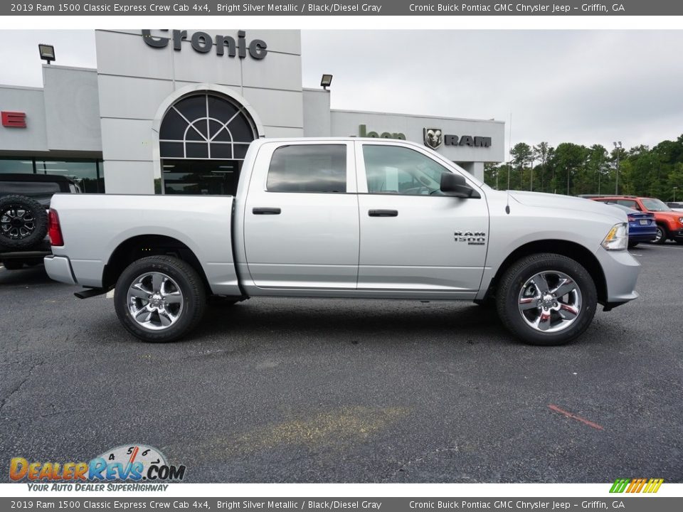 2019 Ram 1500 Classic Express Crew Cab 4x4 Bright Silver Metallic / Black/Diesel Gray Photo #11
