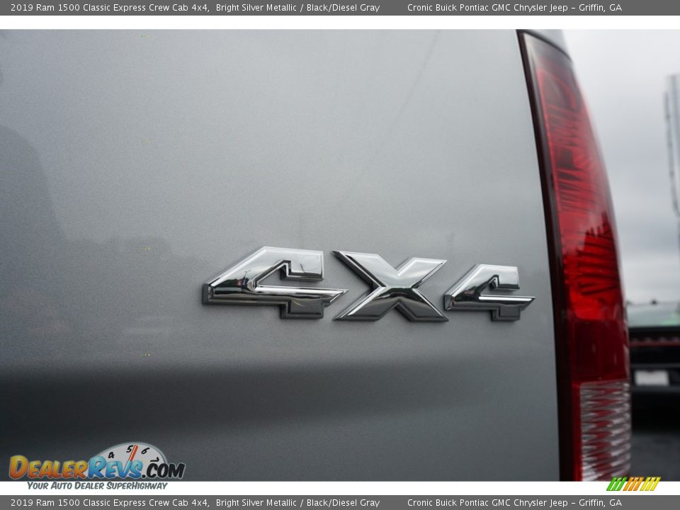 2019 Ram 1500 Classic Express Crew Cab 4x4 Bright Silver Metallic / Black/Diesel Gray Photo #13
