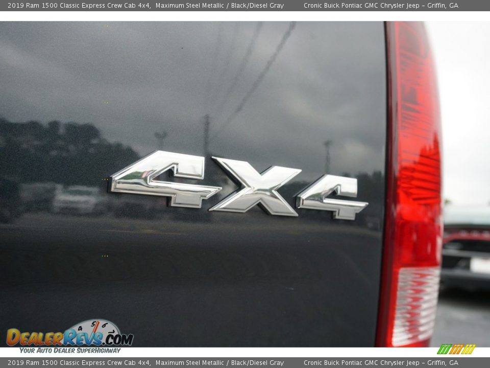 2019 Ram 1500 Classic Express Crew Cab 4x4 Maximum Steel Metallic / Black/Diesel Gray Photo #12