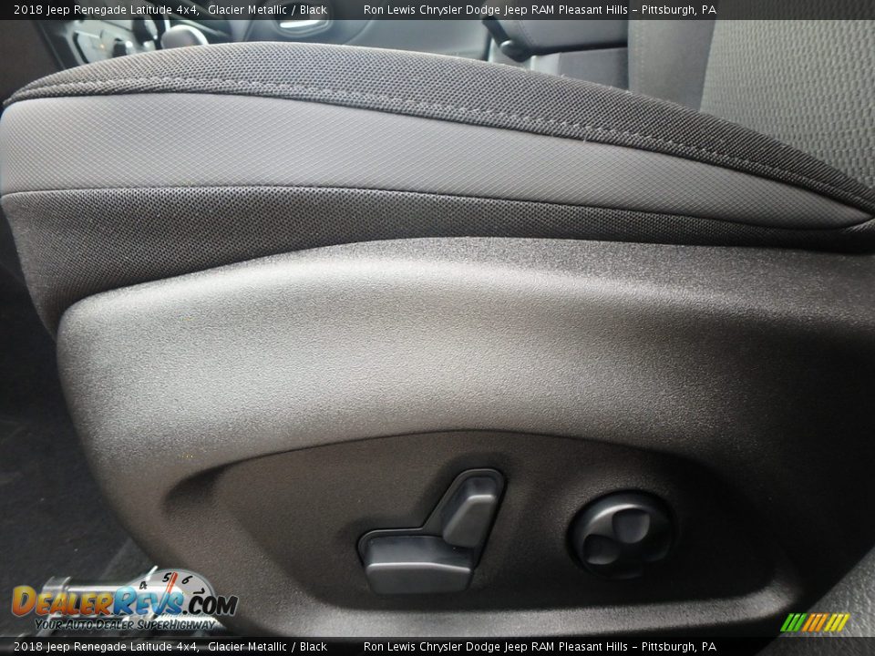 2018 Jeep Renegade Latitude 4x4 Glacier Metallic / Black Photo #15
