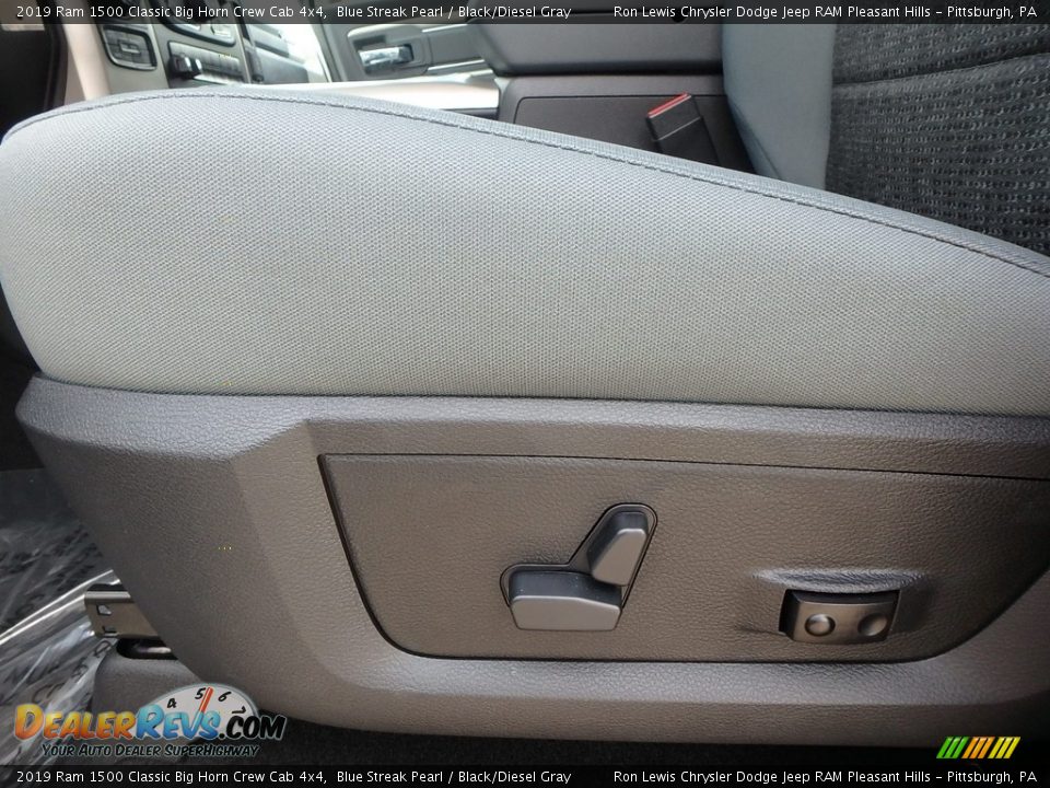 2019 Ram 1500 Classic Big Horn Crew Cab 4x4 Blue Streak Pearl / Black/Diesel Gray Photo #15
