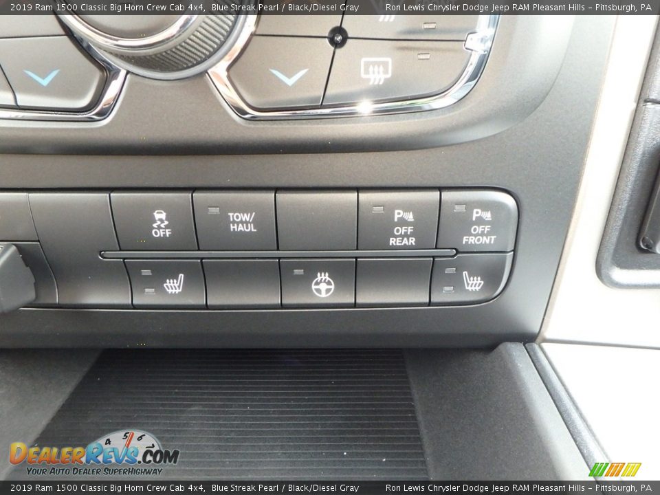 2019 Ram 1500 Classic Big Horn Crew Cab 4x4 Blue Streak Pearl / Black/Diesel Gray Photo #18