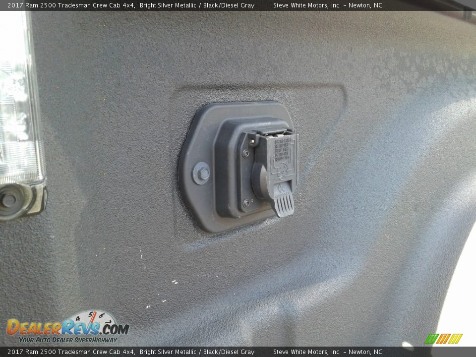 2017 Ram 2500 Tradesman Crew Cab 4x4 Bright Silver Metallic / Black/Diesel Gray Photo #12