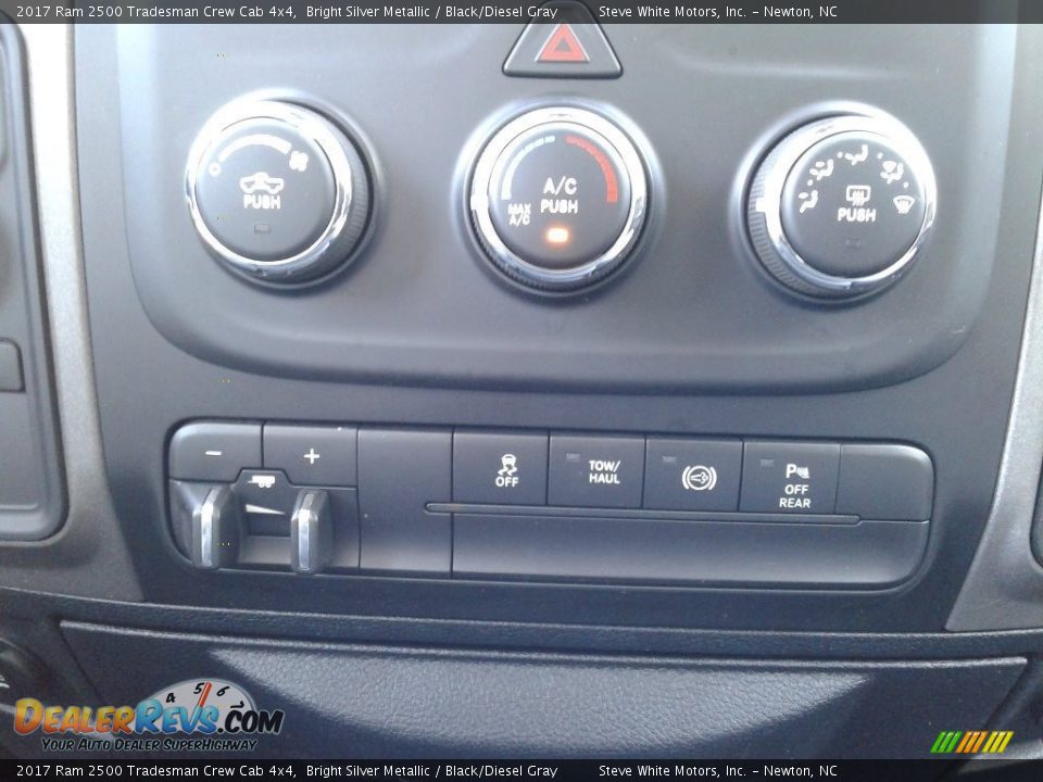 2017 Ram 2500 Tradesman Crew Cab 4x4 Bright Silver Metallic / Black/Diesel Gray Photo #23