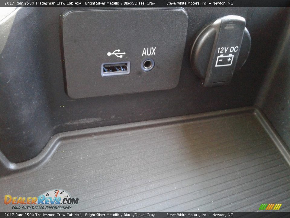 2017 Ram 2500 Tradesman Crew Cab 4x4 Bright Silver Metallic / Black/Diesel Gray Photo #24