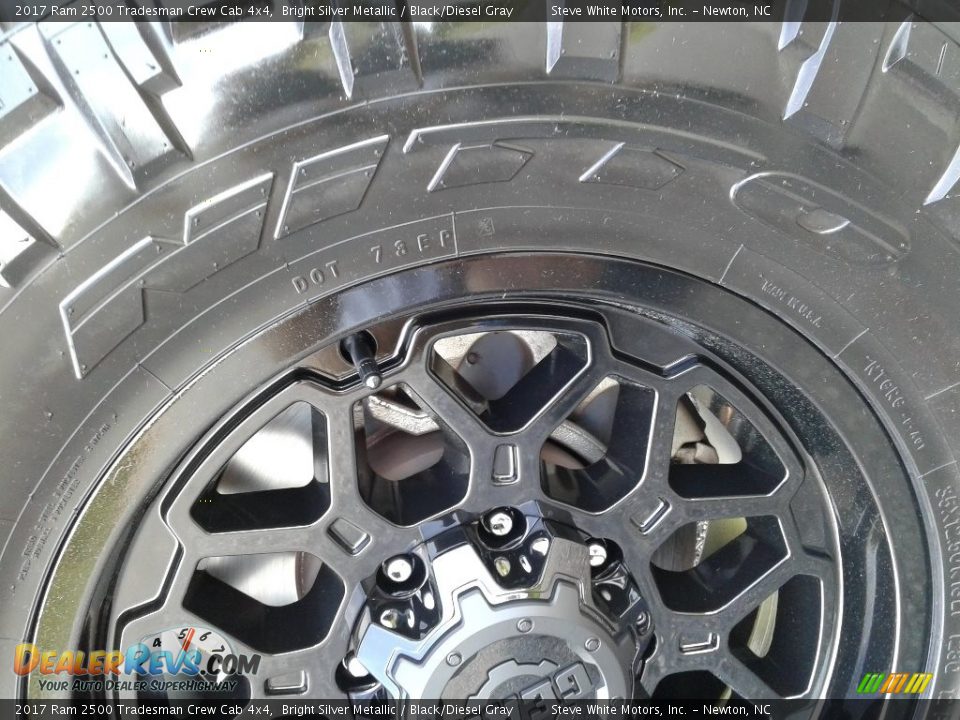 2017 Ram 2500 Tradesman Crew Cab 4x4 Bright Silver Metallic / Black/Diesel Gray Photo #33