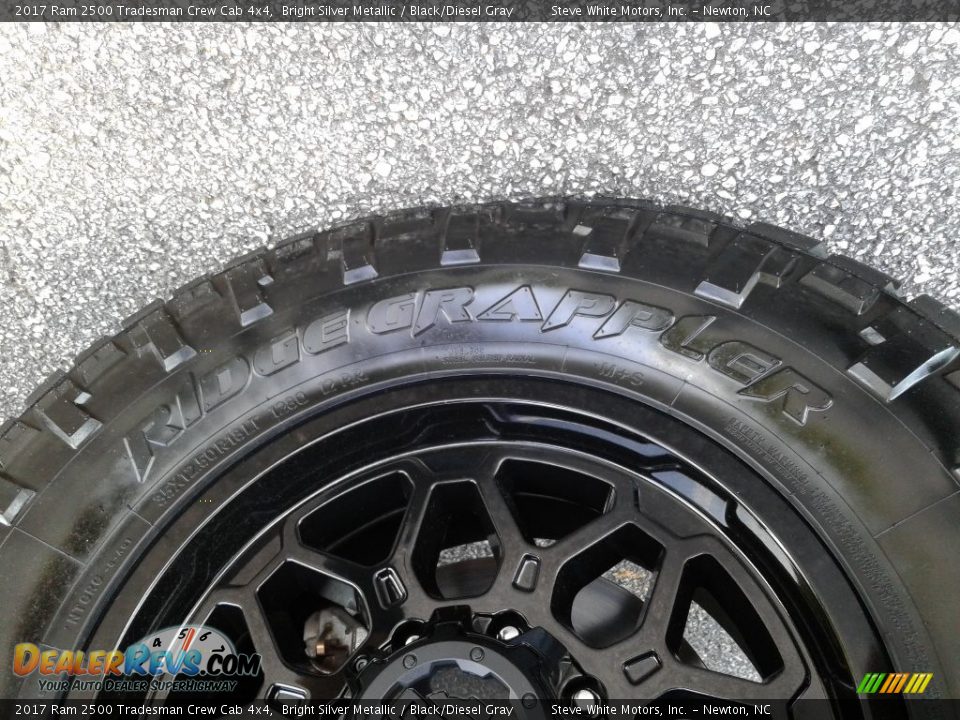 2017 Ram 2500 Tradesman Crew Cab 4x4 Bright Silver Metallic / Black/Diesel Gray Photo #34