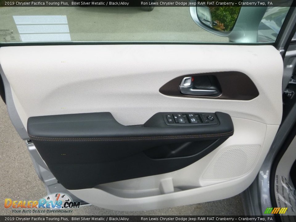 2019 Chrysler Pacifica Touring Plus Billet Silver Metallic / Black/Alloy Photo #14