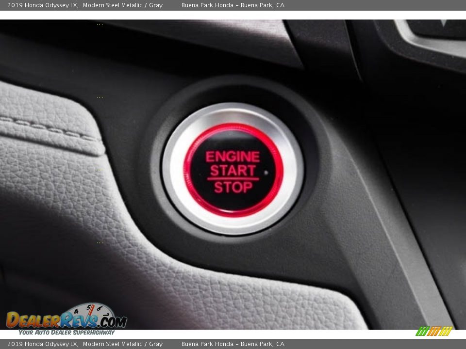 2019 Honda Odyssey LX Modern Steel Metallic / Gray Photo #24