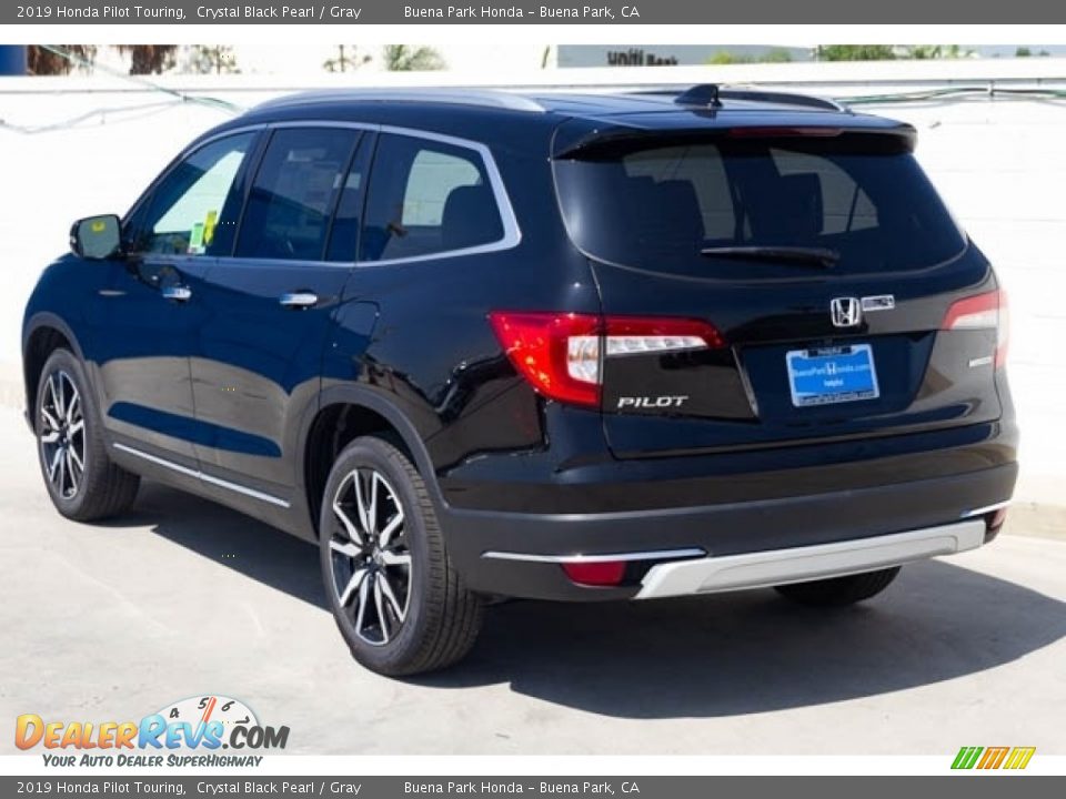 2019 Honda Pilot Touring Crystal Black Pearl / Gray Photo #2