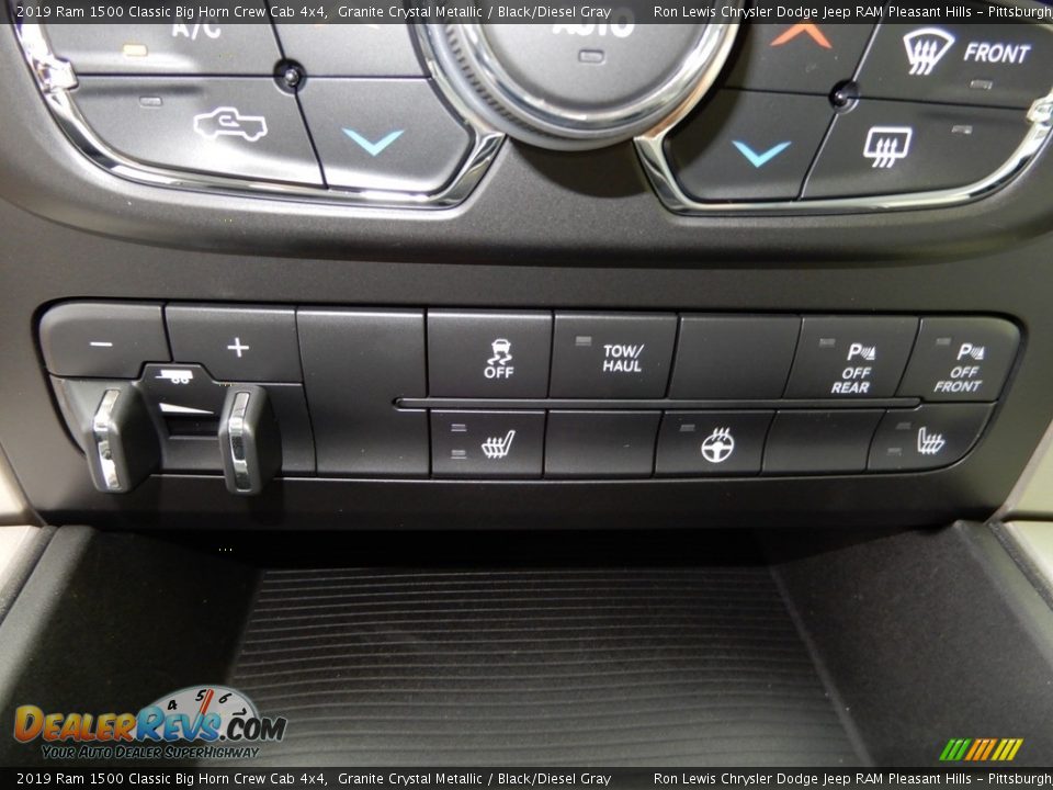 2019 Ram 1500 Classic Big Horn Crew Cab 4x4 Granite Crystal Metallic / Black/Diesel Gray Photo #17