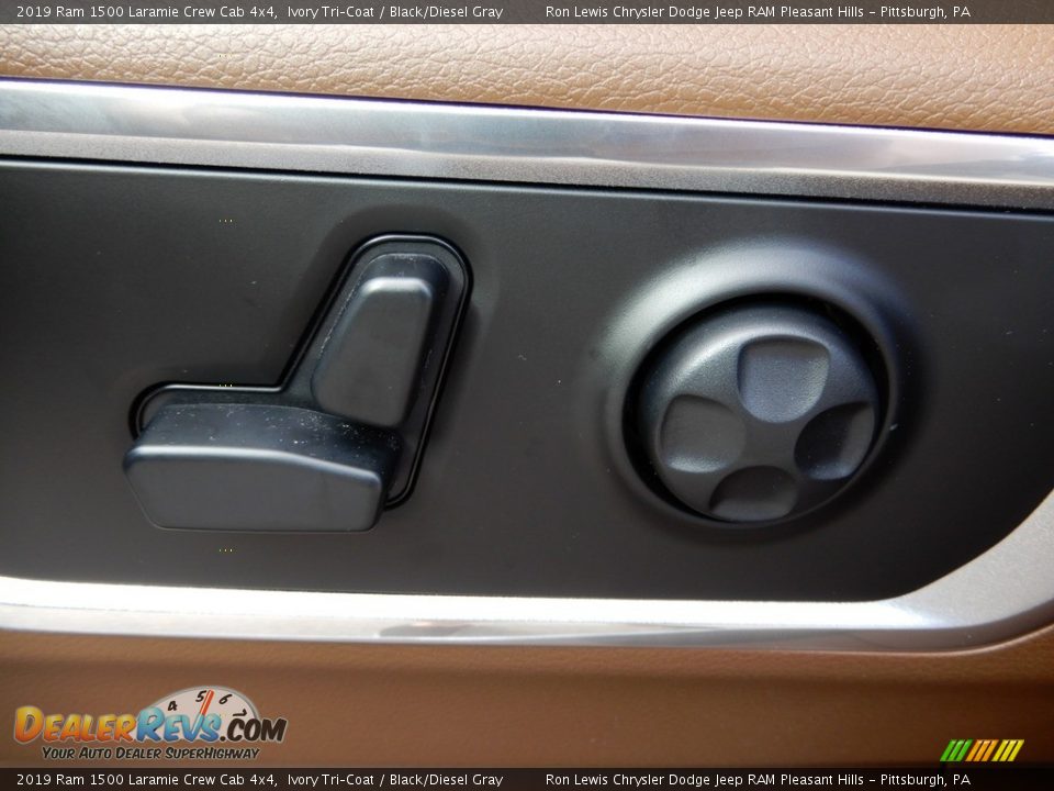 2019 Ram 1500 Laramie Crew Cab 4x4 Ivory Tri–Coat / Black/Diesel Gray Photo #16