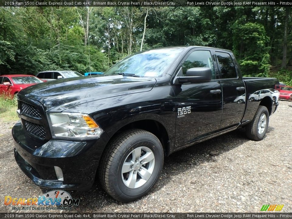 Front 3/4 View of 2019 Ram 1500 Classic Express Quad Cab 4x4 Photo #1