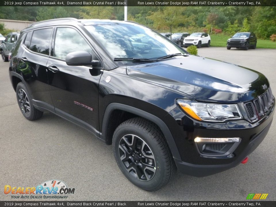 Front 3/4 View of 2019 Jeep Compass Trailhawk 4x4 Photo #7