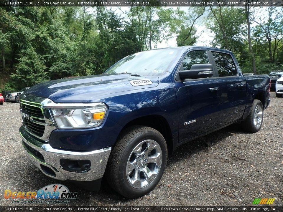 Front 3/4 View of 2019 Ram 1500 Big Horn Crew Cab 4x4 Photo #1