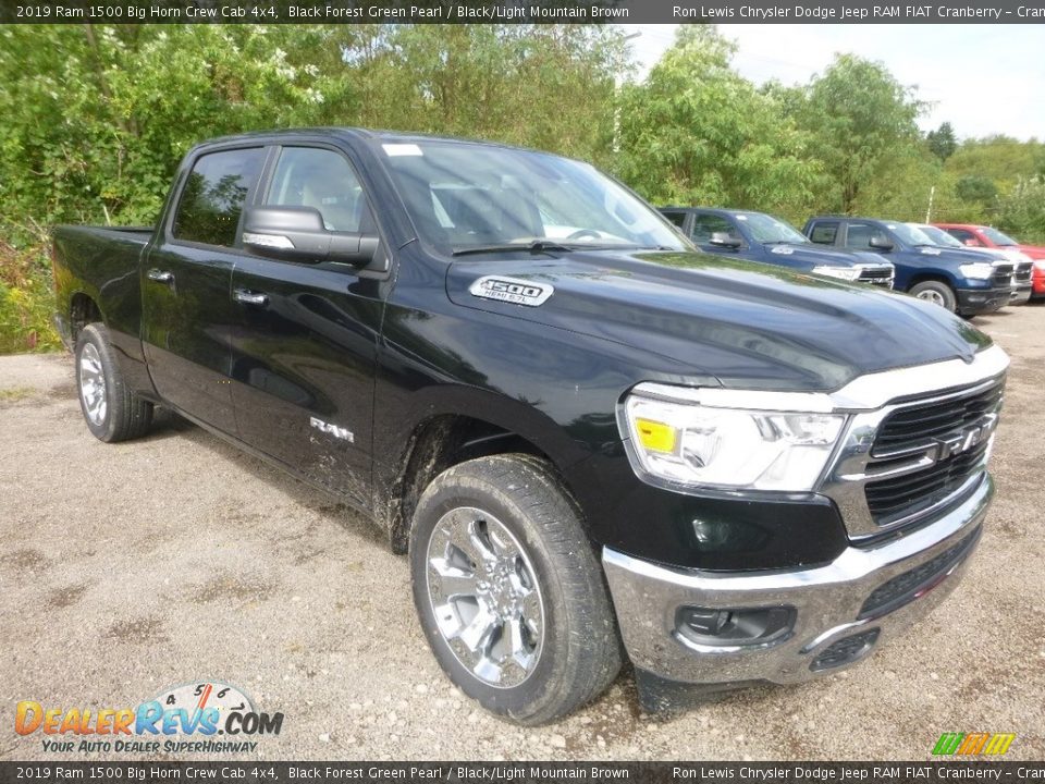 Front 3/4 View of 2019 Ram 1500 Big Horn Crew Cab 4x4 Photo #7