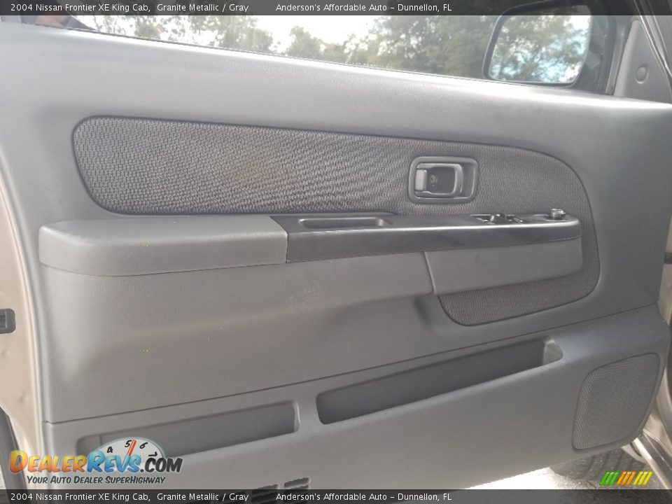 2004 Nissan Frontier XE King Cab Granite Metallic / Gray Photo #9