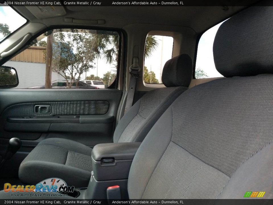 2004 Nissan Frontier XE King Cab Granite Metallic / Gray Photo #11