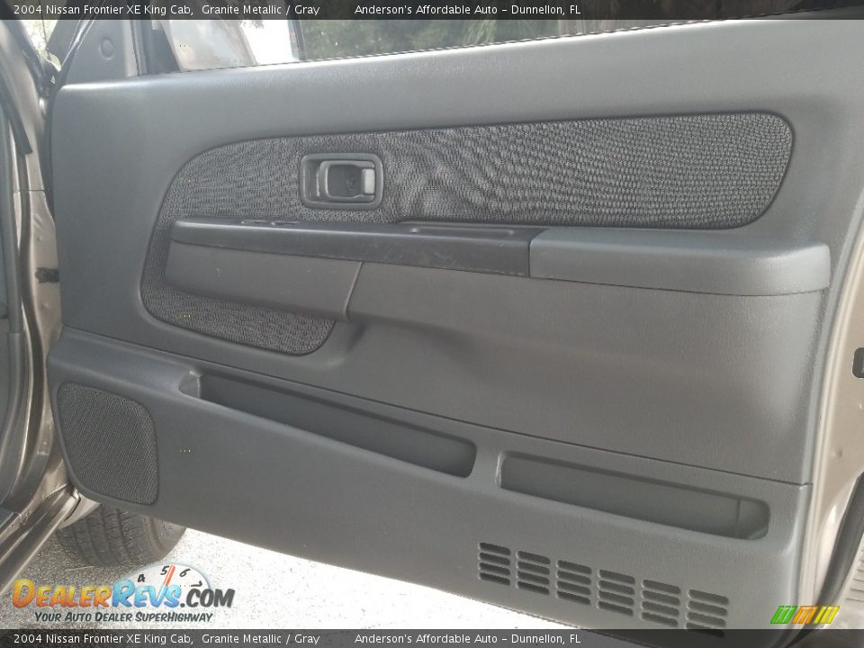 2004 Nissan Frontier XE King Cab Granite Metallic / Gray Photo #14