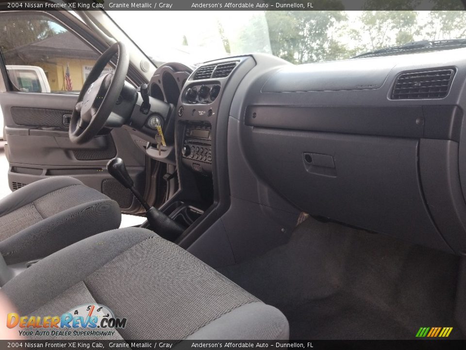 2004 Nissan Frontier XE King Cab Granite Metallic / Gray Photo #16