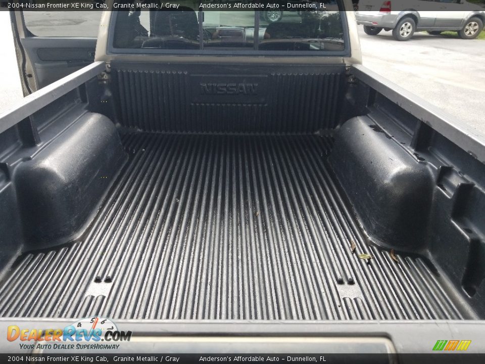 2004 Nissan Frontier XE King Cab Granite Metallic / Gray Photo #17
