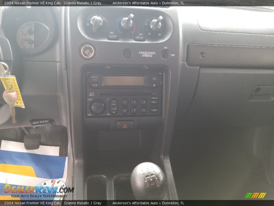 2004 Nissan Frontier XE King Cab Granite Metallic / Gray Photo #19