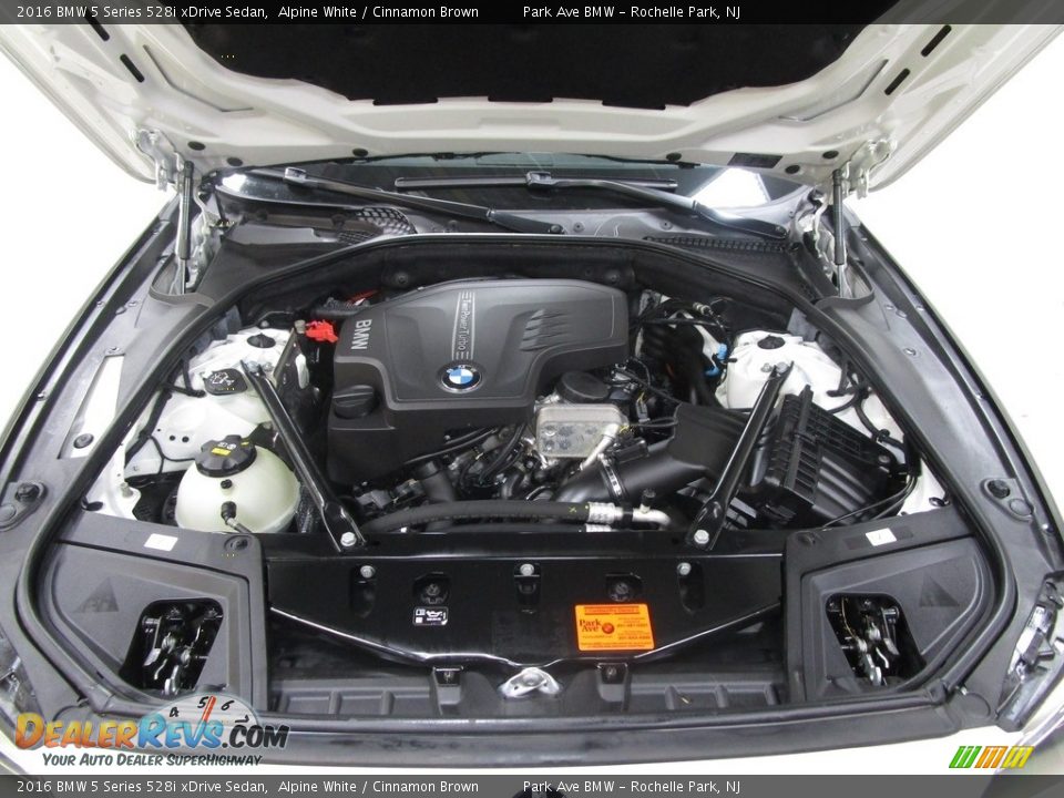 2016 BMW 5 Series 528i xDrive Sedan Alpine White / Cinnamon Brown Photo #31