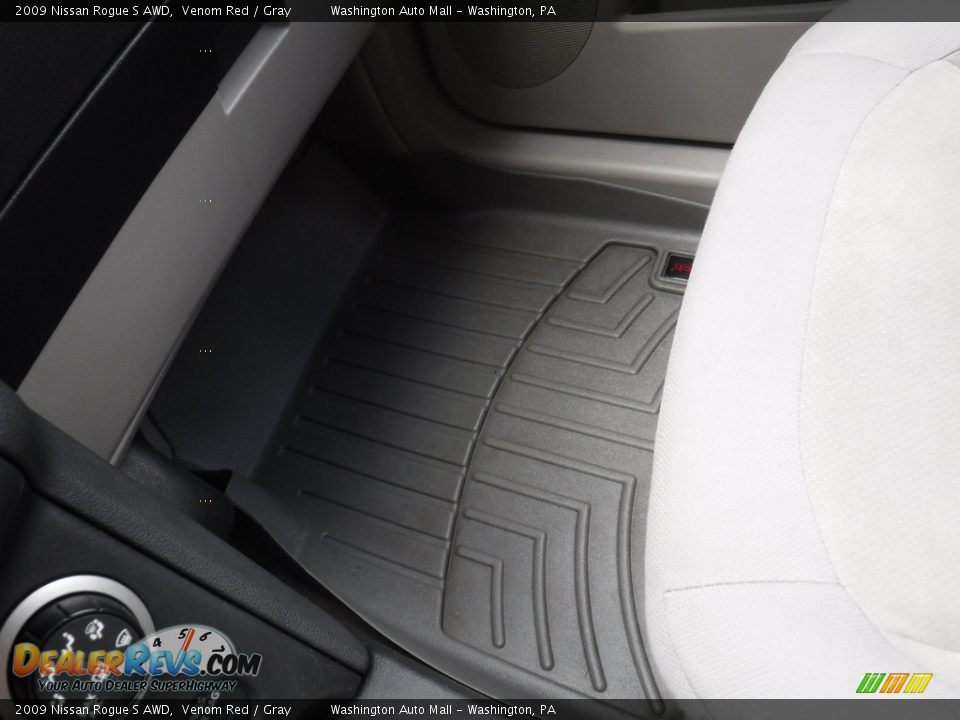 2009 Nissan Rogue S AWD Venom Red / Gray Photo #17